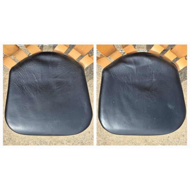 Frank Gehry 1993 Frank Gehry for Knoll Bentwood Maple “Face Off” Dining Table & 2 “Hat Trick” Dining Chairs - Set of 3 For Sale - Image 4 of 13