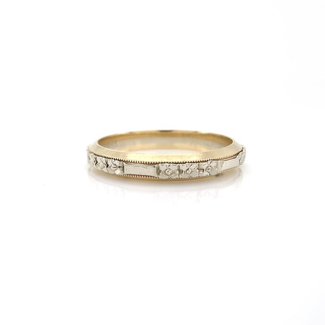 Vintage Retro Two Tone Gold Keepsake Orange Blossom Wedding Band, Ring Size 7 For Sale - Image 4 of 10
