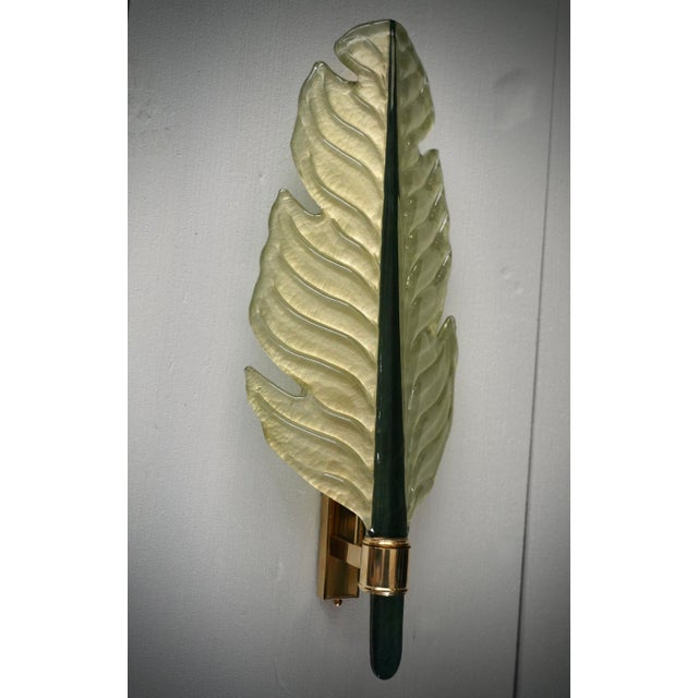 Majestic Murano blown glass leaf with a wonderful green color, made even more beautiful by its polished brass structure....