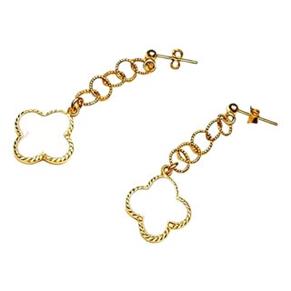 Late 20th Century Pair of 14K Yellow Gold 4 Leaf Clover Enamel Dangle Italian Earrings For Sale