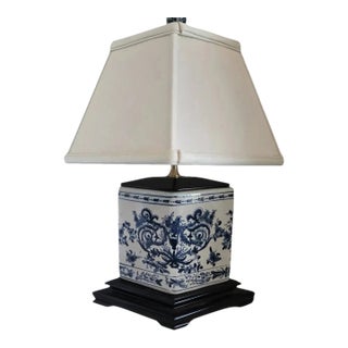 1980s Blue & White Diamond Shaped Chinoiserie Lamp For Sale