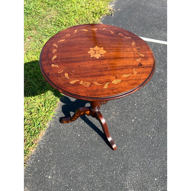 Traditional Antique 19th Century Bellflower Inlaid Mahogany Tilt Top Stand For Sale - Image 3 of 7