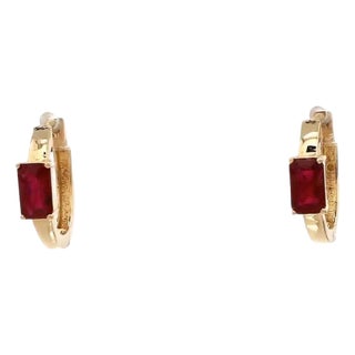0.71 Ct Natural ruby earring in 14k gold For Sale