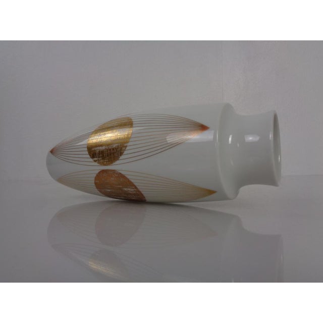 Gold Op Art Porcelain Sphere-Ellipses Vase by E.A. Sundermann for Fürstenberg, Germany, 1970s For Sale - Image 8 of 14