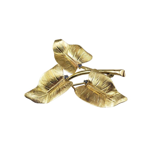 Contemporary Mid 20th Century Tiffany & Co. 18 Karat Yellow Gold and Sapphire Leaf Brooch/Pin For Sale - Image 3 of 7