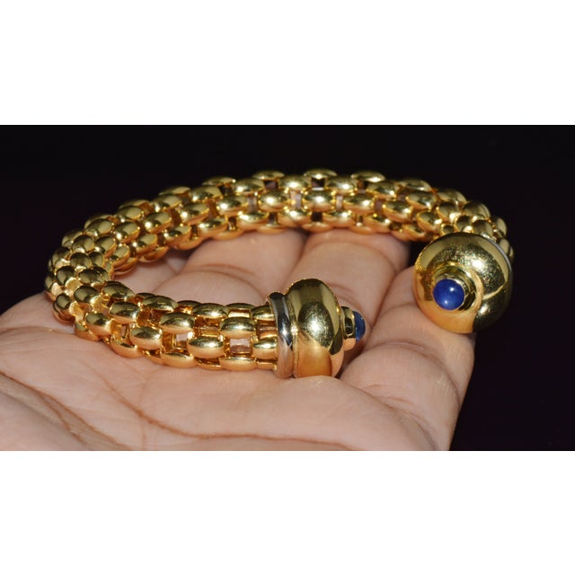 Gold Vintage Fope Flex'it 18k Gold Natural Blue Sapphire Open Cuff Bangle Bracelet For Sale - Image 8 of 15