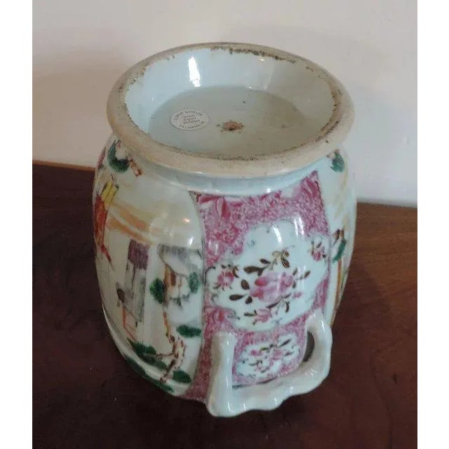 1760 Chinese Export Porcelain Famille Rose Palette Wine Cooler Cachepot Vase Planter For Sale - Image 9 of 11