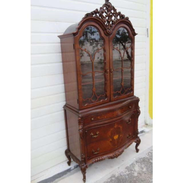 Early 1900s Homer Bros Tall Carved Inlay China Display Cabinet Cupboard 6136 For Sale - Image 13 of 18