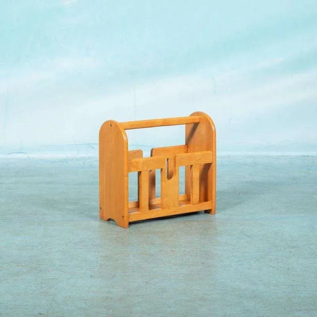 Organically designed magazine rack from the seventies made from solid blond wood. The magazine holder has two semi-...