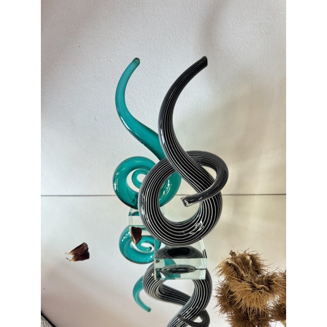 Postmodern Black and White Murano Glass Ribbon Sculpture on Crystal Base by Renato Anatra, Italy, 1980s For Sale - Image 18 of 18