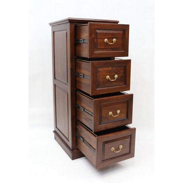 Legacy Collection: Exceptionally detailed and expertly crafted from rich hued mahogany wood. Victorian style furniture fit...