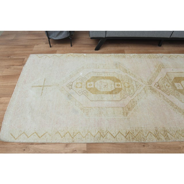 1970s Vintage Handmade Wool Cotton Turkish Beige Area Rug For Sale - Image 9 of 11