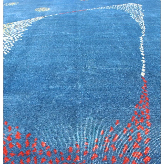 Blue Mid-Century Modern Rug With Modern Design in Medium Blue, Sapphire Blue Color For Sale - Image 8 of 13