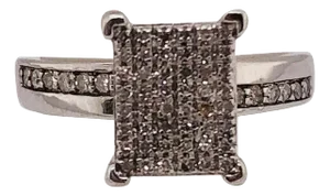 10 Karat White Gold Engagement Ring Fashion Ring With Diamond Cluster, Size 7