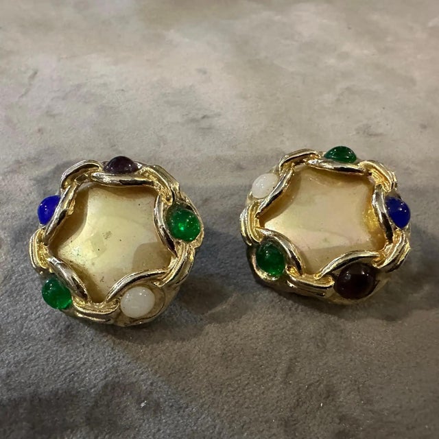1980s Costume Jewelry Gilt Metal and Cabochon Glasses Italian Clip-on Earrings For Sale - Image 11 of 12