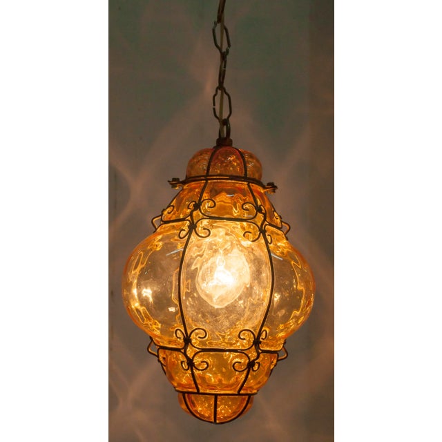 This pendant in caged glass was produced by Seguso Murano in the 1960s. The maximum height is 98 cm. This piece is...