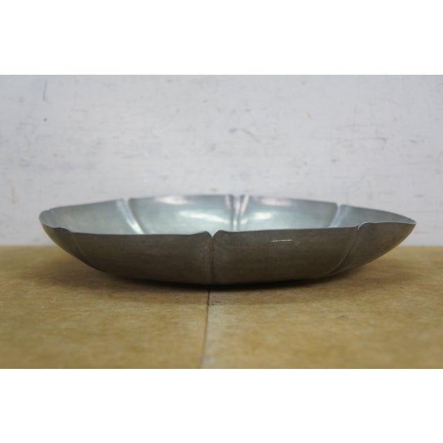1941 Petersham Handicraft Helen Coolidge Scalloped Pewter Serving Bowl 11" For Sale - Image 4 of 9