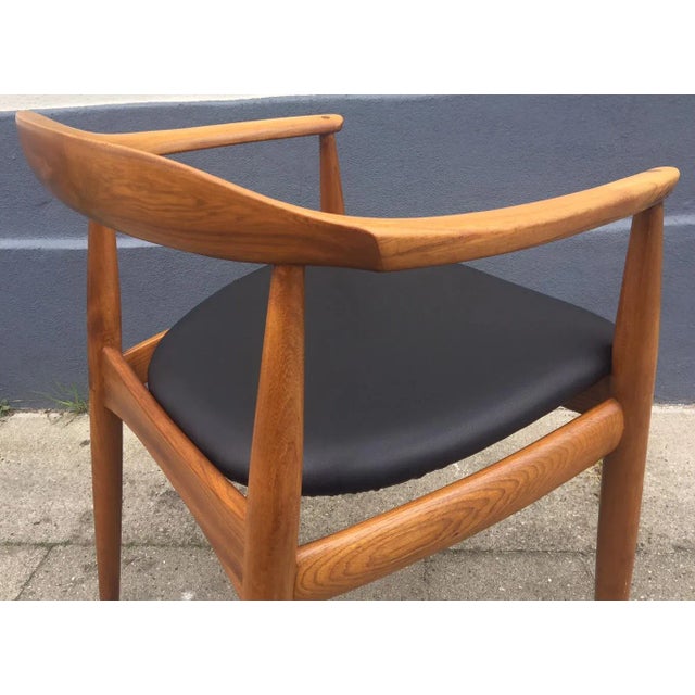 1950s Danish Mid-Century Elm Armchair by Illum Wikkelsø for Niels Eilersen, 1950s For Sale - Image 5 of 11