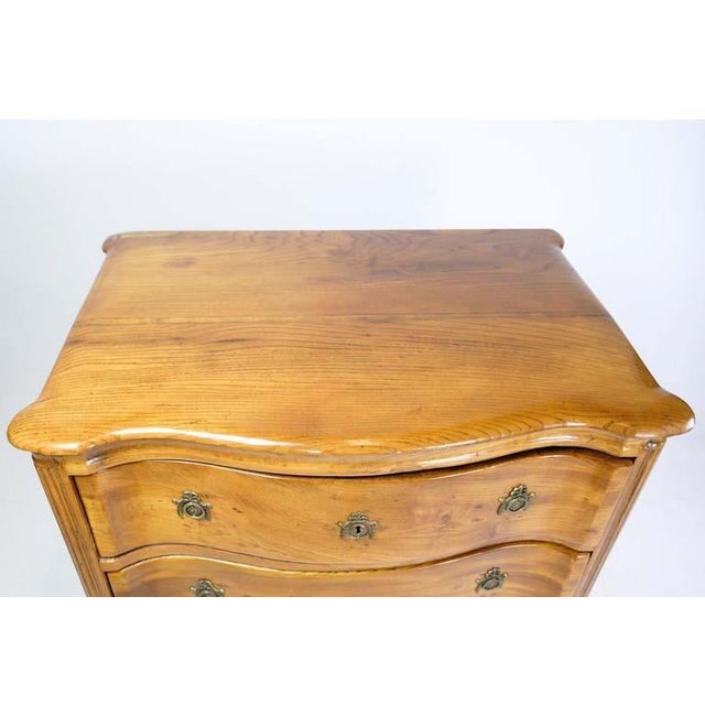 Small fine louise seize chest of drawers in elm wood from Copenhagen around the period 1780s. Dimensions in cm: H: 79 W:...