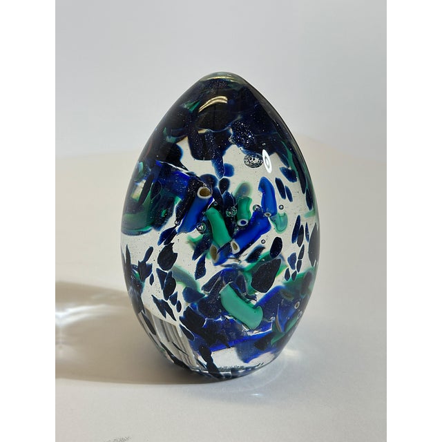 Murano Glass Egg Form Paperweight with Aventurine Inclusions, Italy, 1990s For Sale - Image 9 of 10