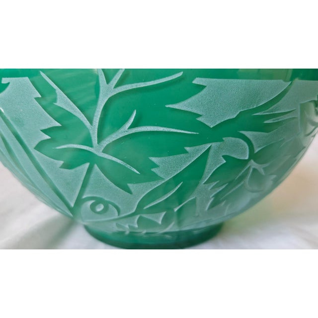 Green 1980s Pilgrim Kelsey Green Oak Leaf Cameo Art Glass Bowl, Kelsey Murphy Signed For Sale - Image 8 of 12