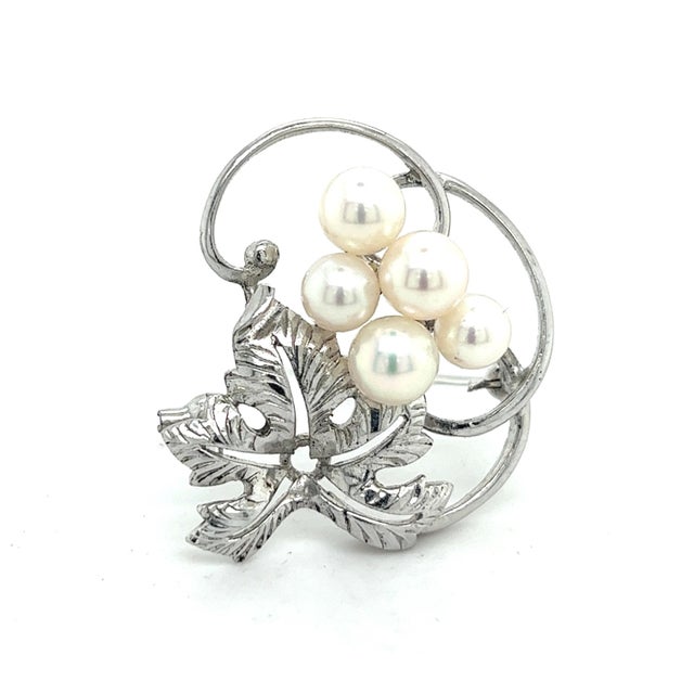 White 1990s Mikimoto Authentic Estate Akoya Pearl Brooch Pin Sterling Silver For Sale - Image 8 of 12