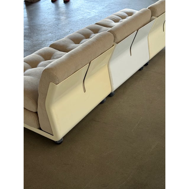 1960s Amanta Modular Sofa by Mario Bellini, B&b Italia, Sand Velvet For Sale In New York - Image 6 of 10