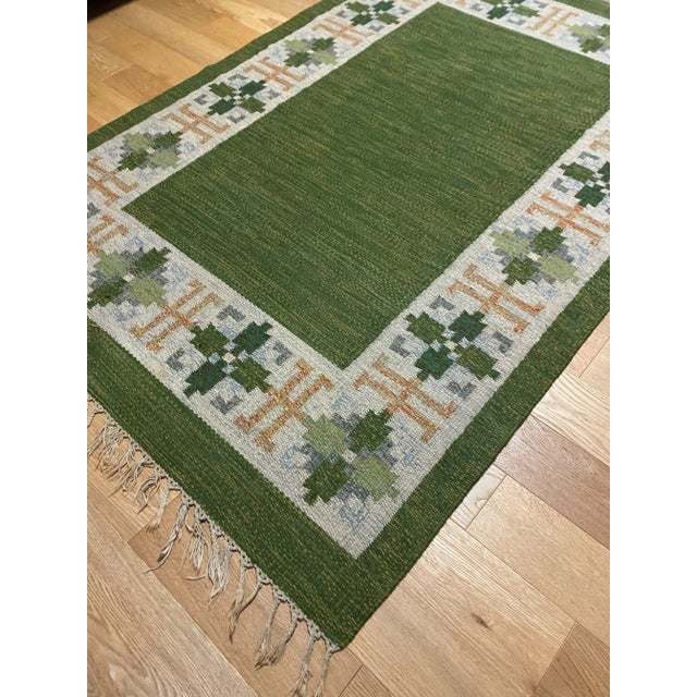 1960s Vintage Swedish Green Rölakan Rug by Fredrik Fiedler For Sale - Image 4 of 8