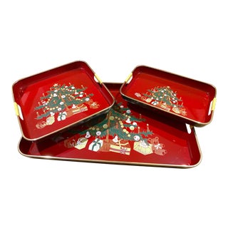 Vintage Lacquerware Nested 3-Piece Christmas Trays - a Set of 3 For Sale