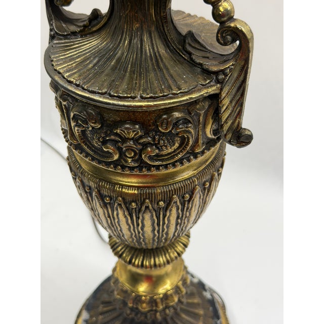 1960s Vintage Neoclassical Cast Brass Urn Table Lamp With Black Marble Base For Sale - Image 5 of 13