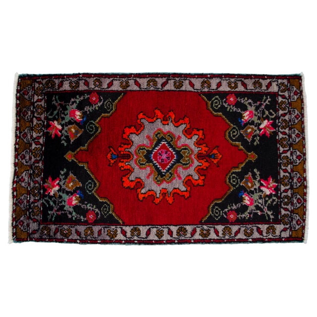 1970s 1970s Small Rug, Entry Decor, Bath Mat, Kitchen Accent, Turkish Rug, Door Mat, Lundry Room Decor 1'11" X 3'3" For Sale - Image 5 of 9
