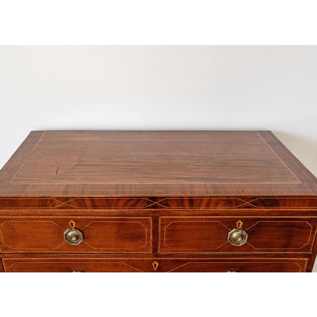 Late 18th Century Exceptional English Regency Mahogany Chest of Drawers With Satinwood String Inlay | Ca. 1795 For Sale - Image 5 of 5