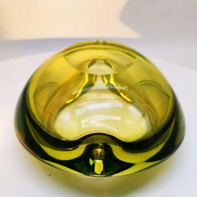 Lime 1960s Large Ashtray in Uranium Murano Glass. Made in Italy. For Sale - Image 8 of 9