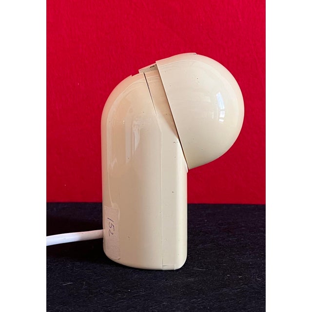 Kreo-Lite model NA-270 The black switch on the front allowed the selection of two different light intensities, a cutting-...
