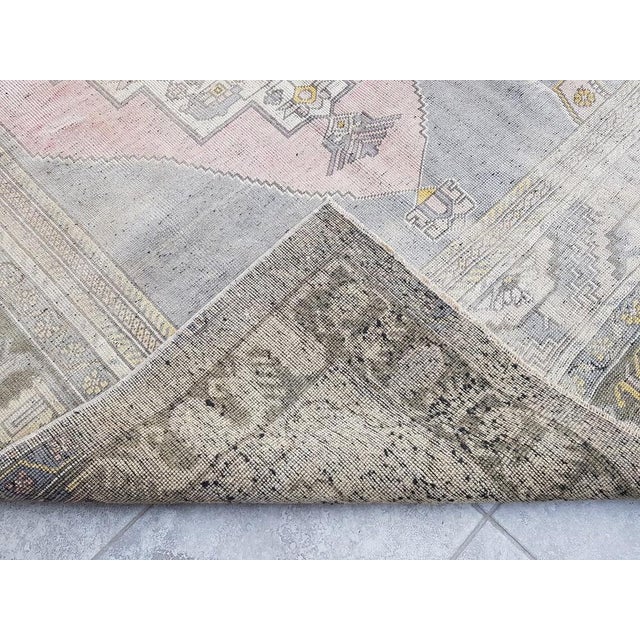 1960s Vintage Soft Faded Aztec Rug, 1960s For Sale - Image 5 of 11