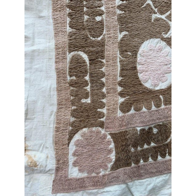 1960s Suzani Embroidery Wall Decor — Neutral Tan Asian Embroidery For Sale - Image 5 of 8