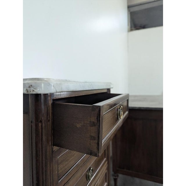 Louis XVI Style Chest of Drawers in Mahogany and Carrara Marble For Sale - Image 4 of 9