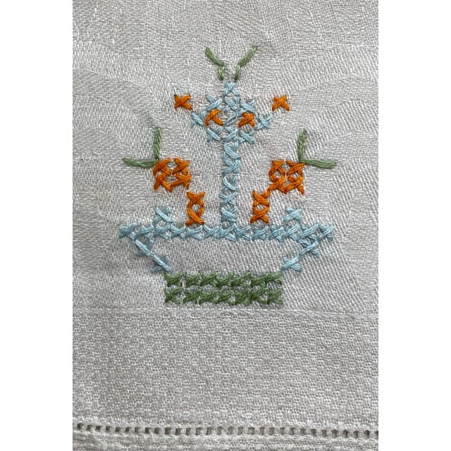 Textile 1920s Art Deco Embroidered Guest Towel For Sale - Image 7 of 10