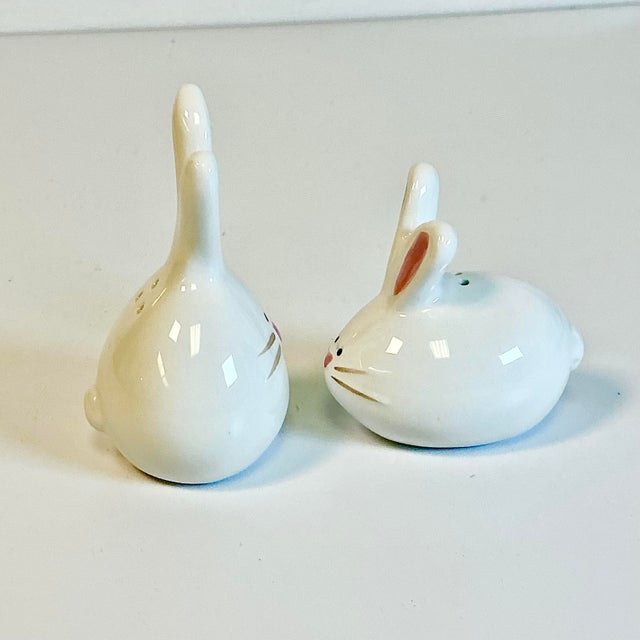 1990s Vintage Whimsical Modern Ceramic Bunny Salt & Pepper Shakers - A Pair - Easter For Sale - Image 5 of 12