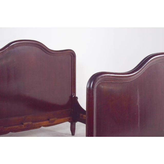 Louis XV French Bed in Mahogany, 1890 For Sale - Image 6 of 10