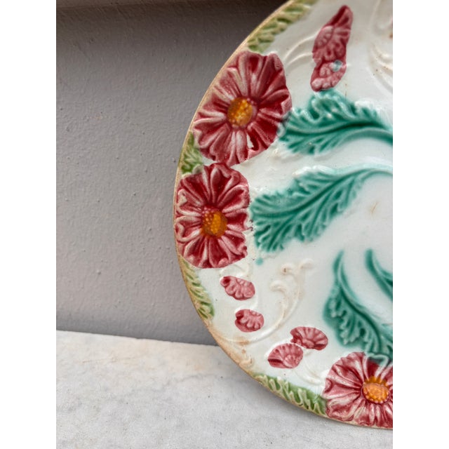 French Majolica Red Flowers Plate Salins, Circa 1890 For Sale - Image 4 of 5