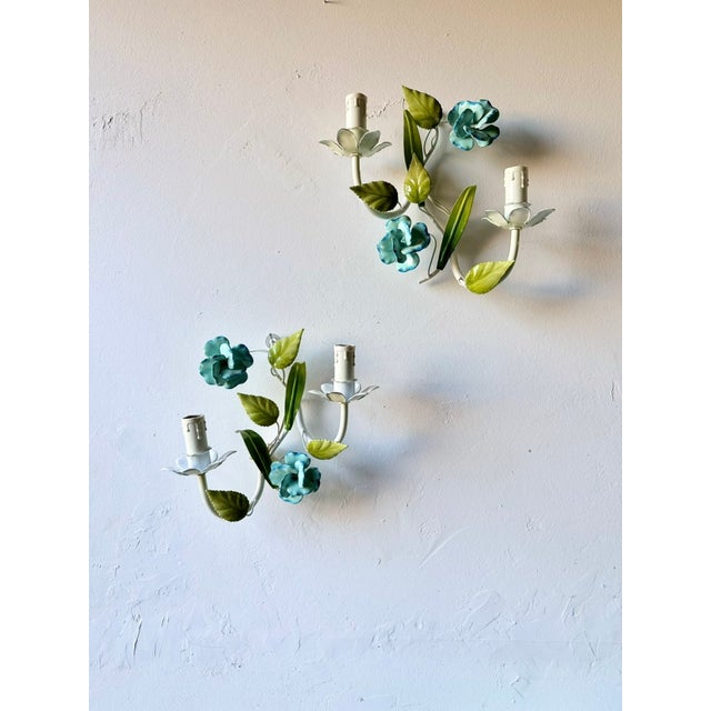 Blue Italian Hand-Painted Tole Floral Chandelier with Matching Wall Sconces, 1960s, Set of 3 For Sale - Image 8 of 18