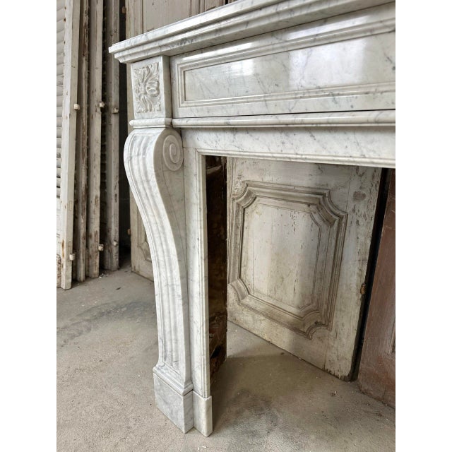 French Louis XVI Style White Carrara Marble Fireplace, 1890 For Sale - Image 4 of 14