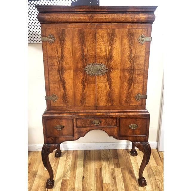 Queen Anne Antique English Queen Anne Walnut Cabinet on Stand Mirrored Cocktail Bar Chest For Sale - Image 3 of 18