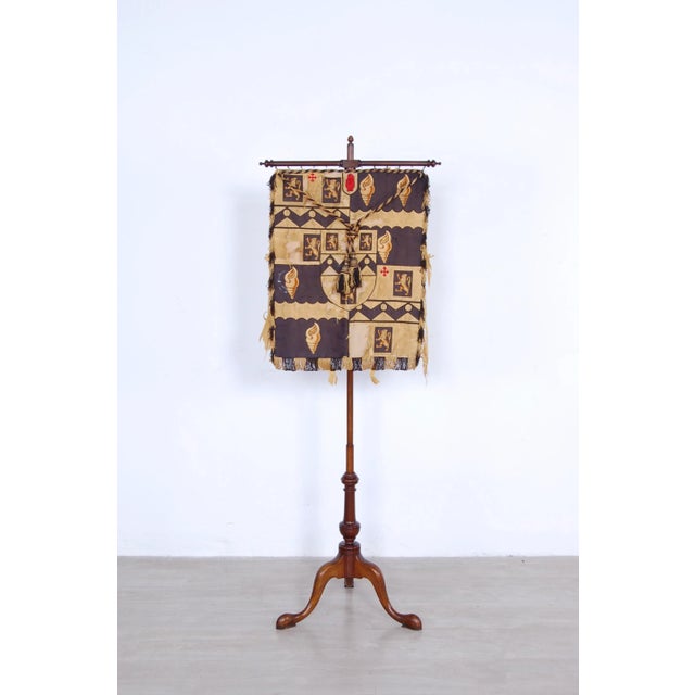 Pair of wooden banner stands, dating back to the first half of the 20th century. Tripod base, single-rod, perpendicular...