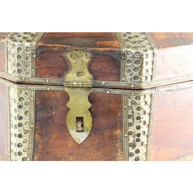 Mid 20th Century Large Asian Decorative Wooden Jewelry Box With Hammered Brass Metal Overlay For Sale - Image 12 of 13