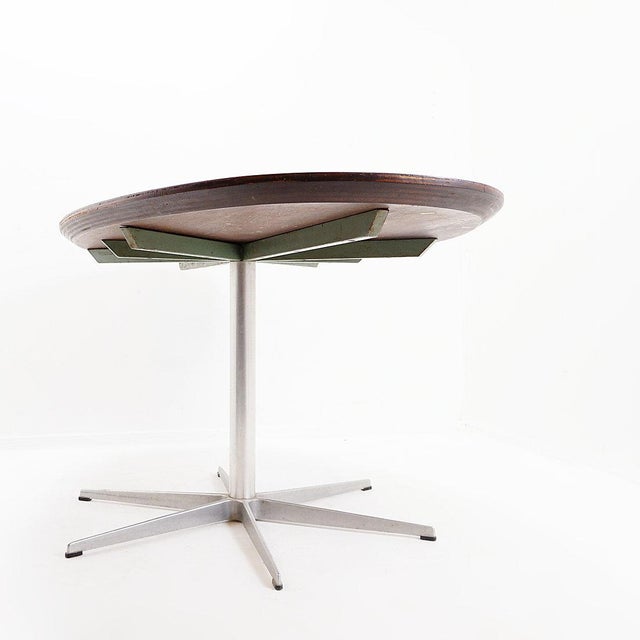 Vintage - Decoration - Home Decor Measures : 166,5x90cm H:72,5cm White melamine-faced oval plywood tabletop resting on an...