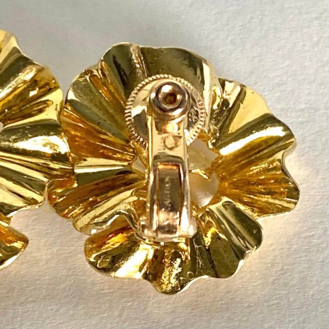 Cartier Vintage Cartier 18k Yellow Gold Floral Petal Clip-on Earrings, A Pair For Sale - Image 4 of 12