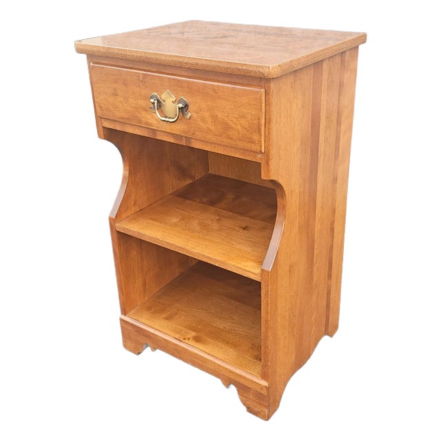 Vintage Ethan Allen Baumritter Heirloom Nutmeg Maple Colonial Early American Nightstand For Sale