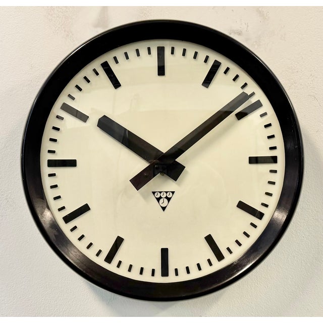 Glass Industrial Bakelite Factory Wall Clock from Pragotron, 1960s For Sale - Image 7 of 17